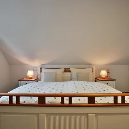 Am Rosenhain 6 Am Rosenhain 6 5 Daire