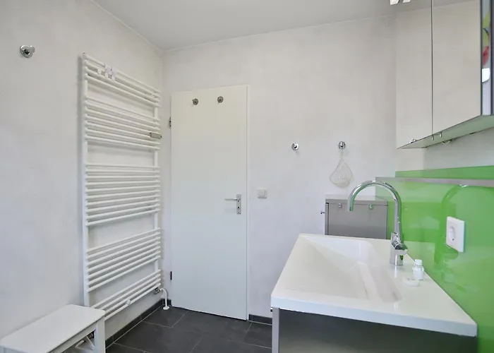 Am Rosenhain 6 Am Rosenhain 6 5 Apartment *